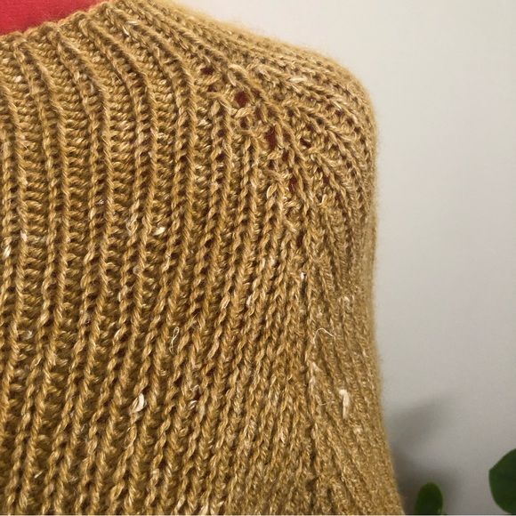 Hand Knit Cropped Sweater - Picture 5 of 12
